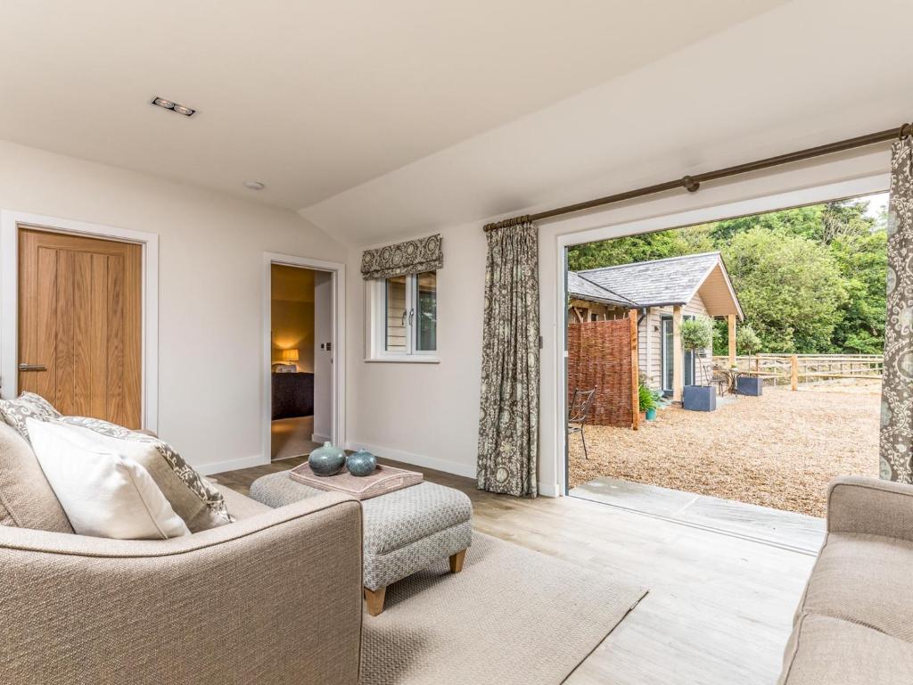 Pass the Keys Delightful 2Bed Lodge in Downland Village, Chichester