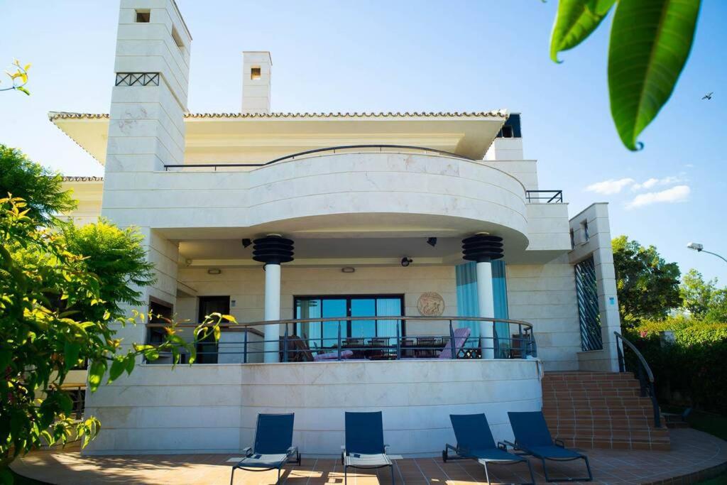 Beachside Villa in Puerto Marina, Benalmádena - 3
