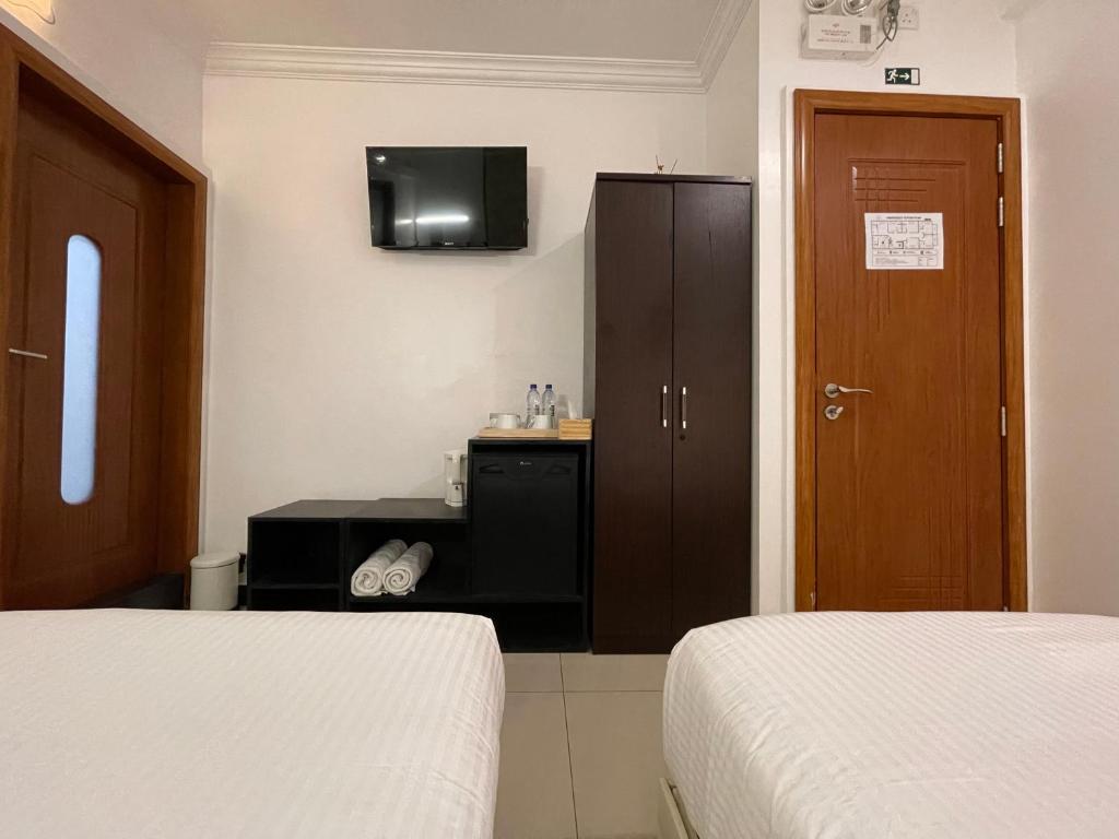 Shared lounge/TV area