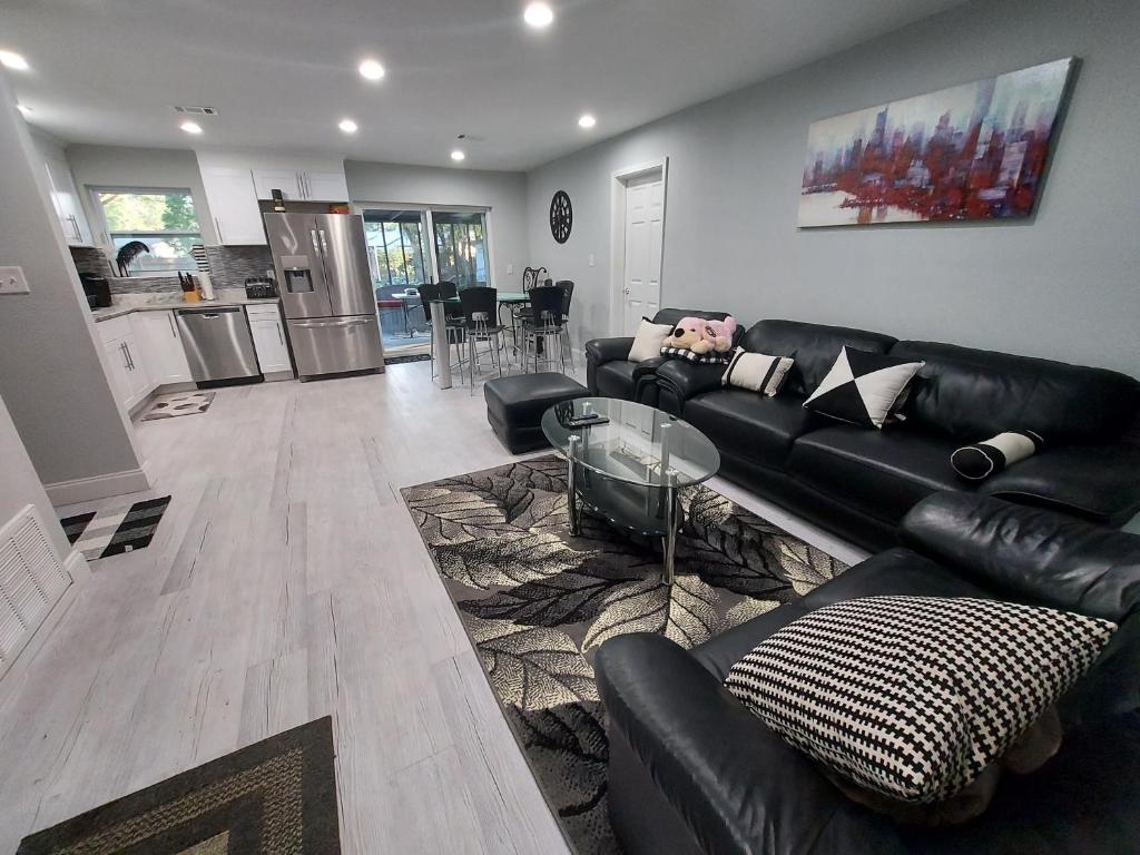 Nice house between two beaches., Gulf Breeze