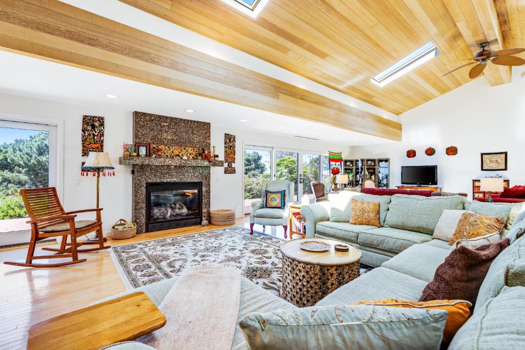 Voyagers Paradise, Gualala