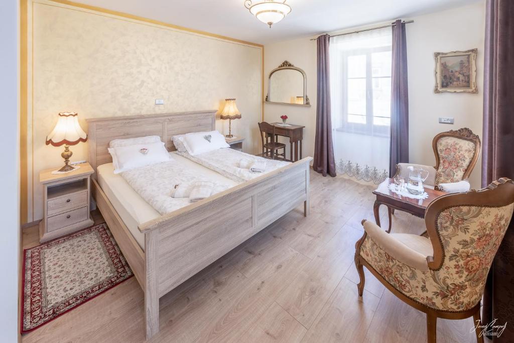 Hisa Linhart, Hotel & Restaurant 8