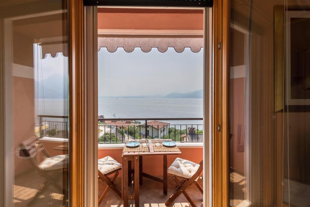 Luminoso appartamento vista lago 전경