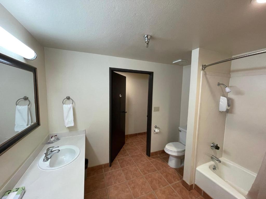 Oakridge Inn photo
