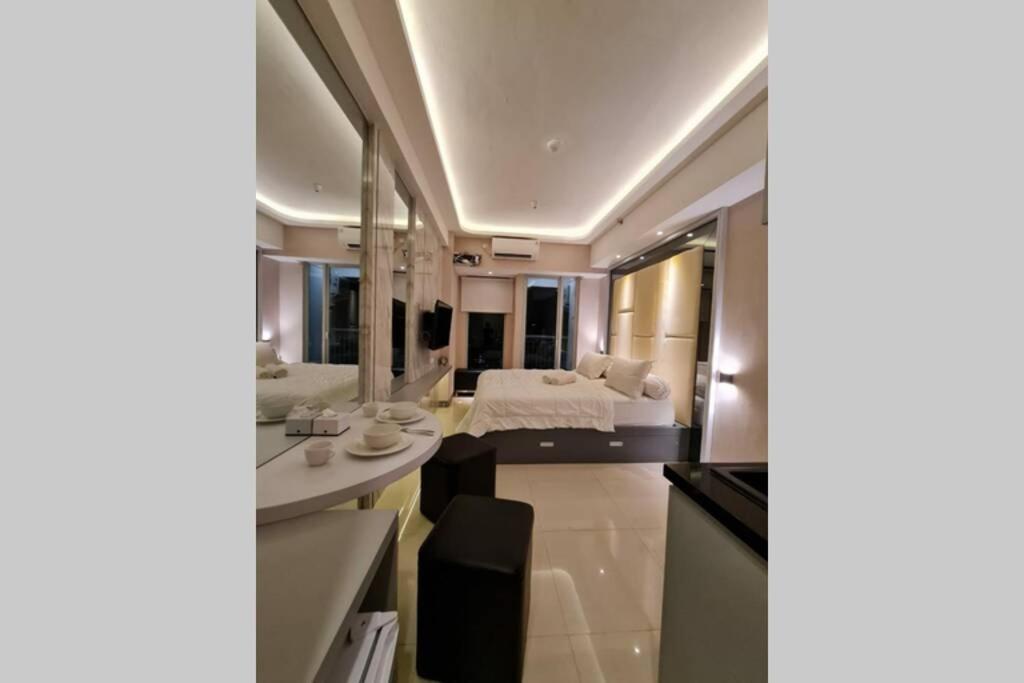 Cosmy Benson Apartment at Supermall Pakuwon photo
