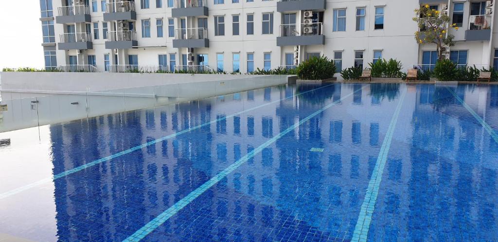 Cosmy Benson Apartment at Supermall Pakuwon photo