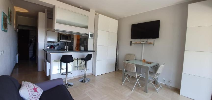 Lovely apartment in Marina Baie des Anges- Baronnet - Sew view, free parking spaces on site, restaurants, beach, supermarket - 5