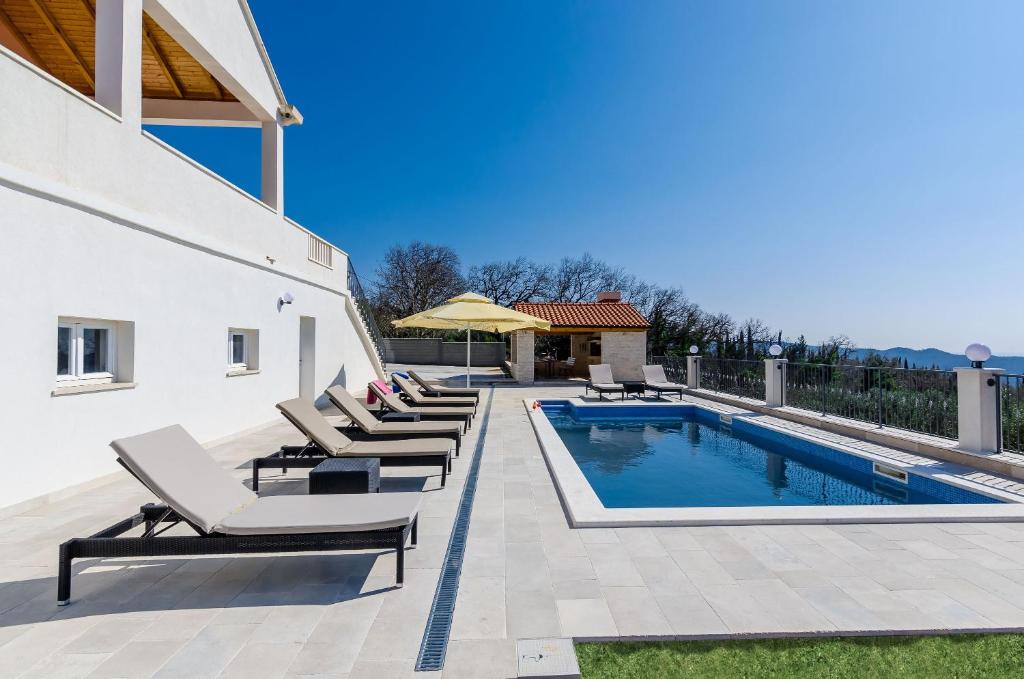 スイミングプール