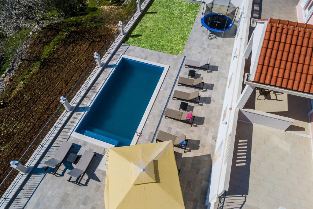 スイミングプール