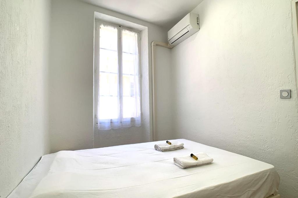Renovated apartment AC - wifi - 2-4pers - Center Antibes rue James Close - 3