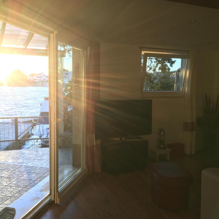 Apartment Jakov with Boat Mooring photo