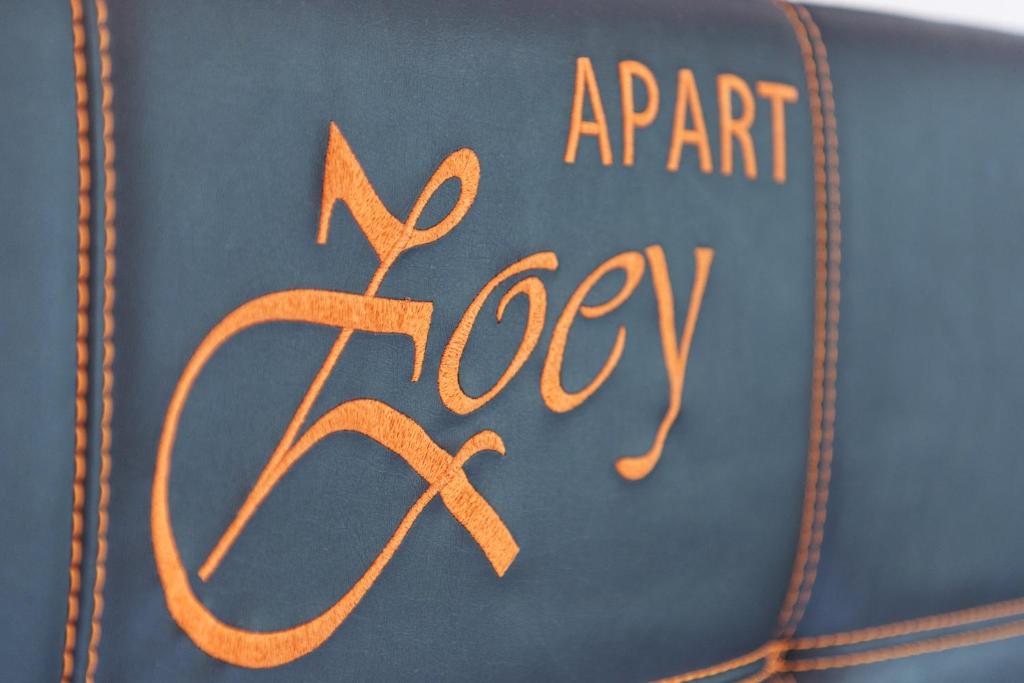 Apart Zoey - 5