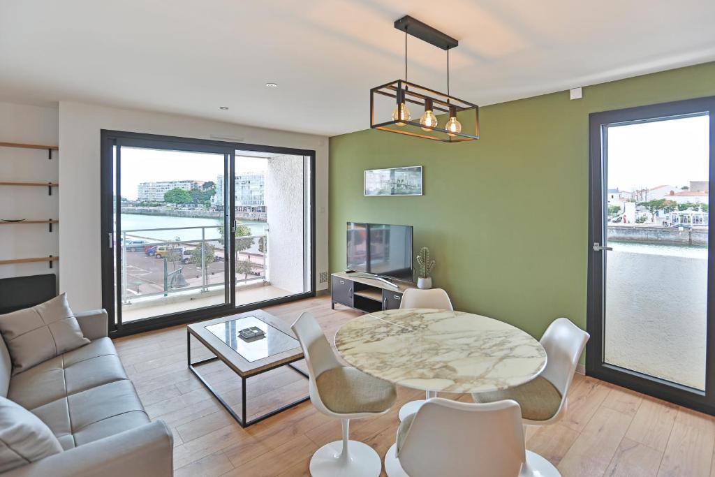 Vue panoramique mer et chenal même de la chambre 50m2 refait à neuf situation idéale en option garage fermé privé, Les Sables-dʼOlonne