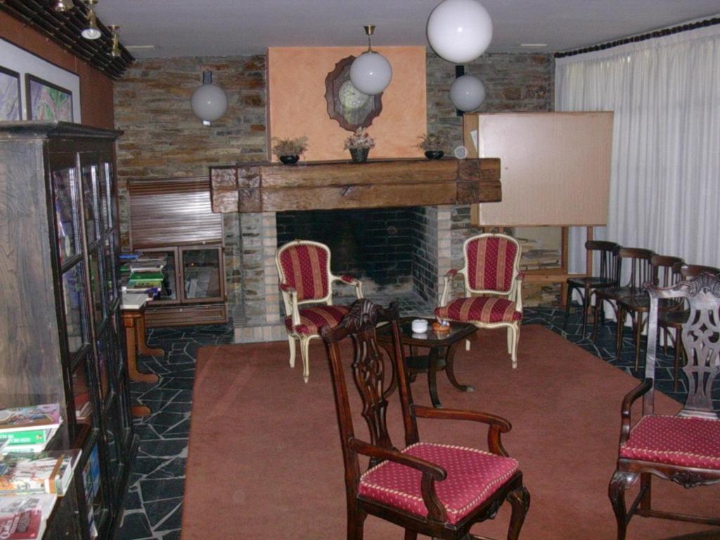 Shared lounge/TV area