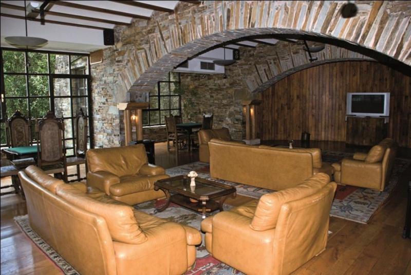 Shared lounge/TV area