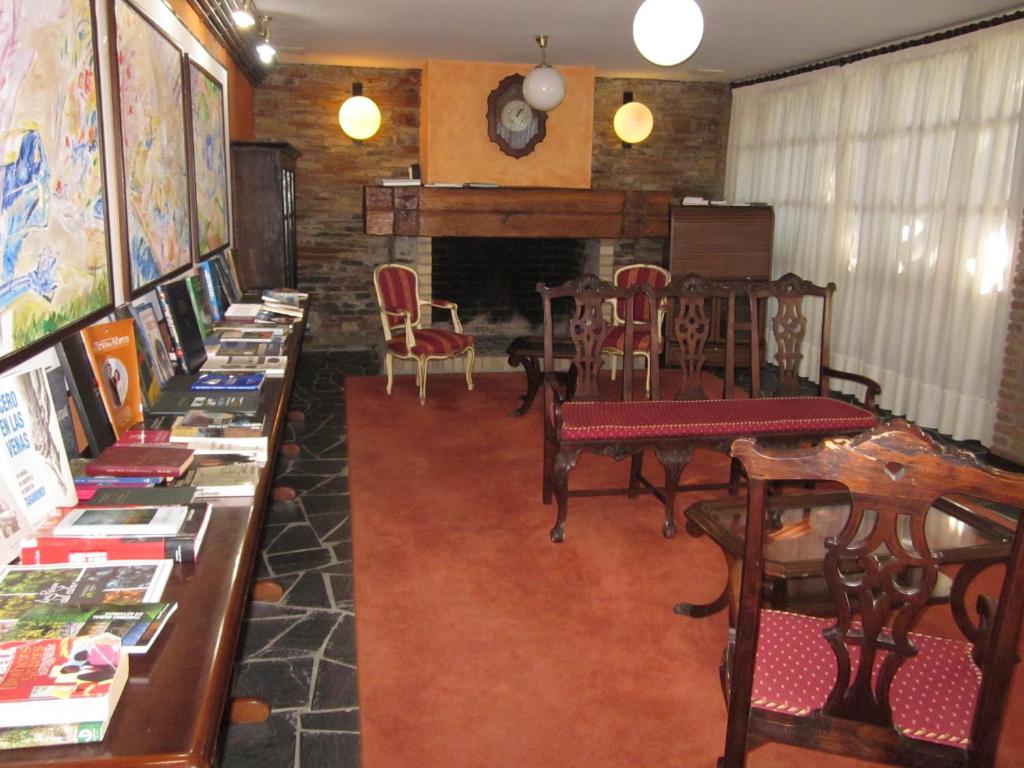 Shared lounge/TV area