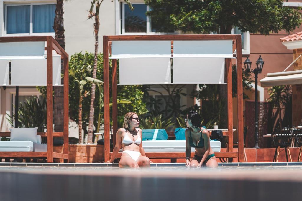 スイミングプール