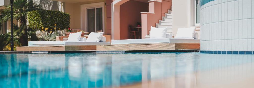 スイミングプール