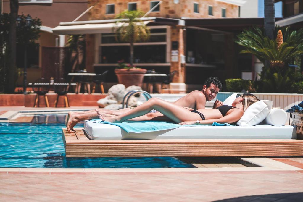 スイミングプール