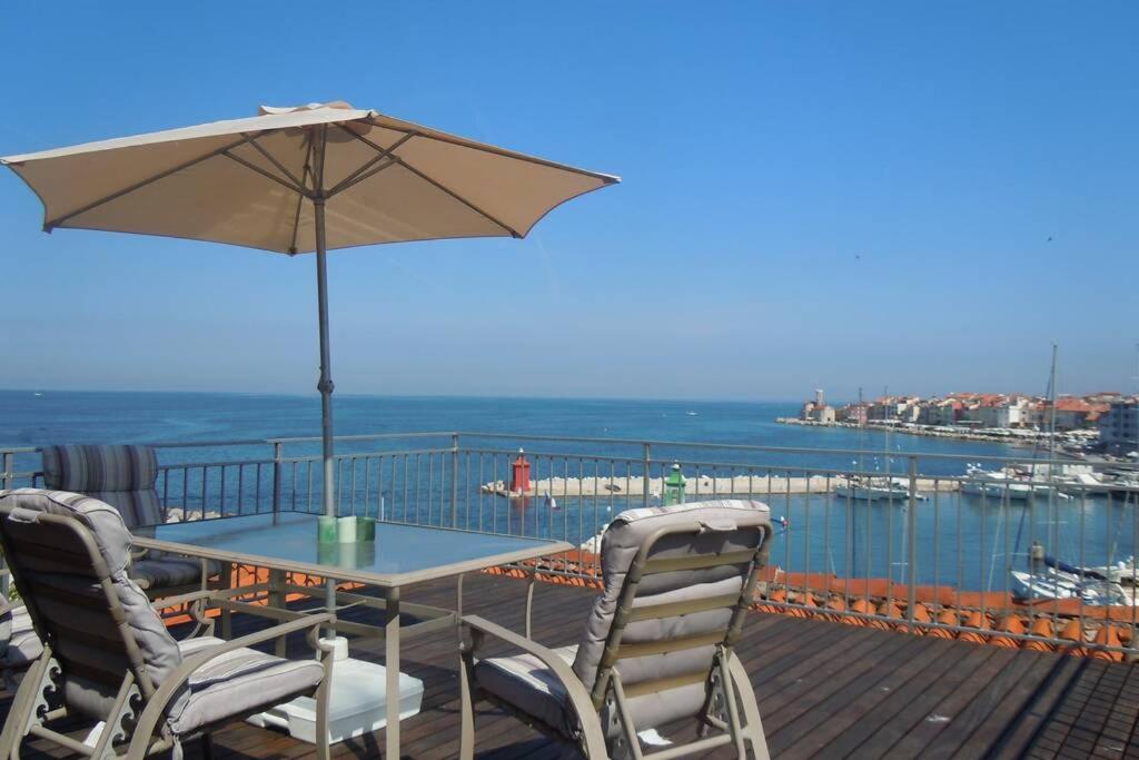 Unique spacious apartment with terrace, Piran