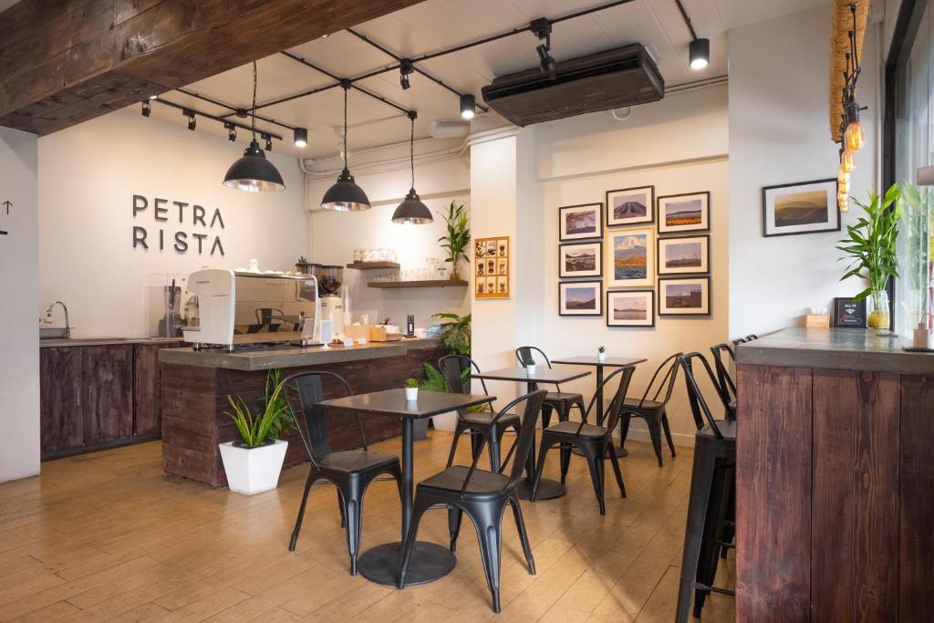 Restaurant, Petra Poshtel Donmuang in Bangkok