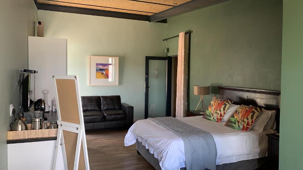 The Courtyard Guest House photo