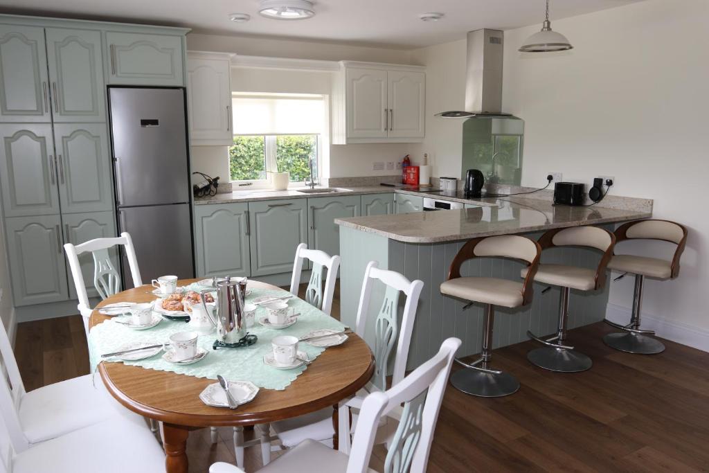Laneside Haven Selfcatering Castleblayney - Modern, Sustainable Energy, Gated with Patio, Garden and Gym!