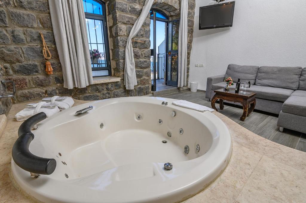 Hot tub