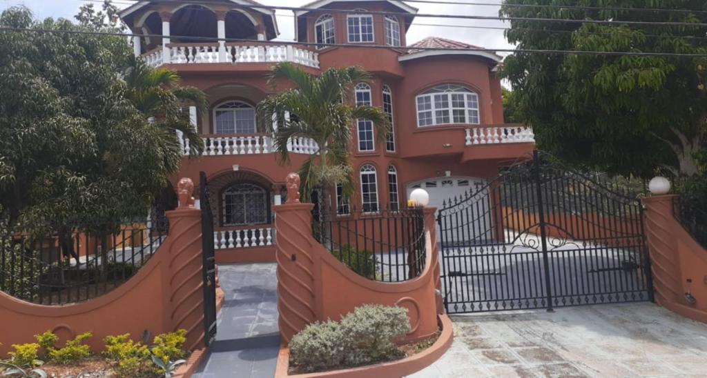 Guest houses in Montego Bay, Jamaica price from 44, reviews