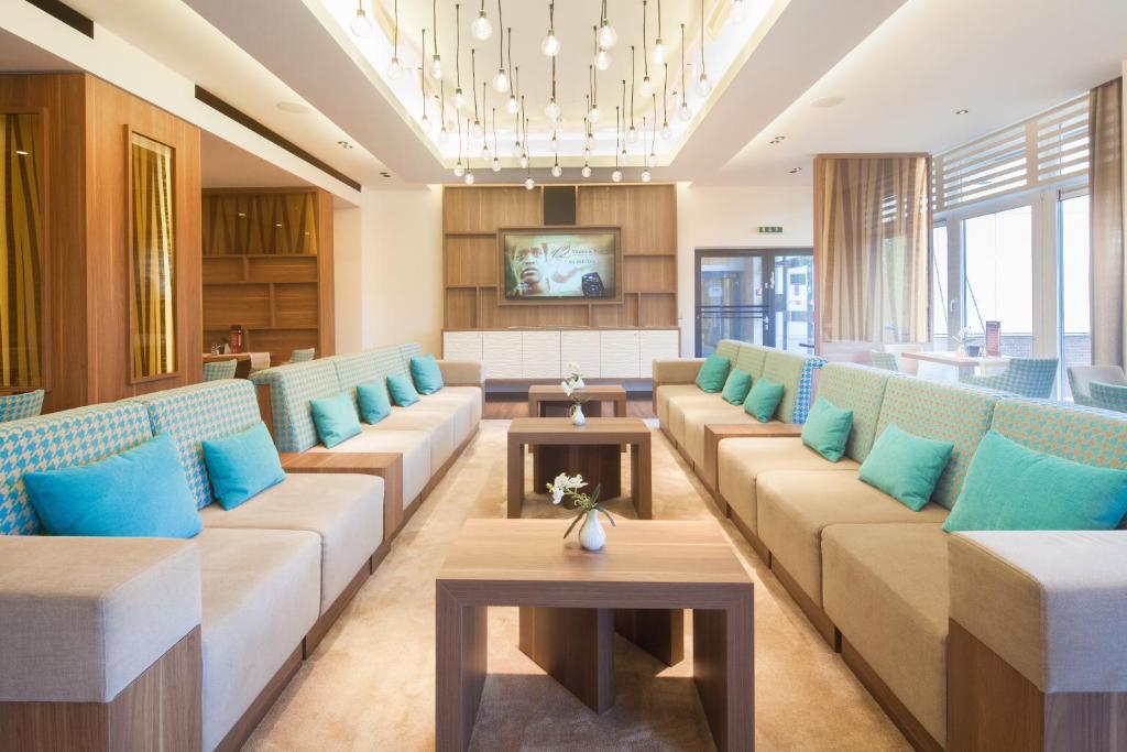 Shared lounge/TV area