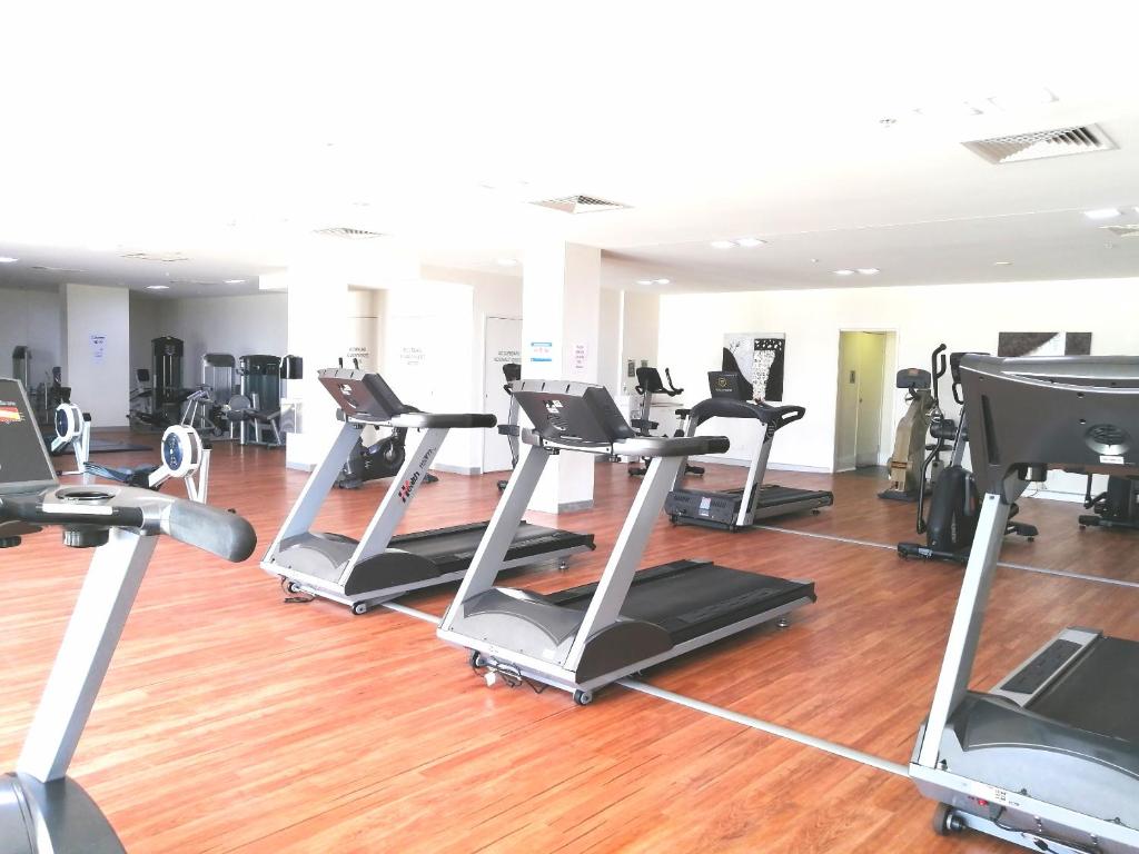 Three-Bedroom Apartment with Amazing View near Surfers Paradise photo