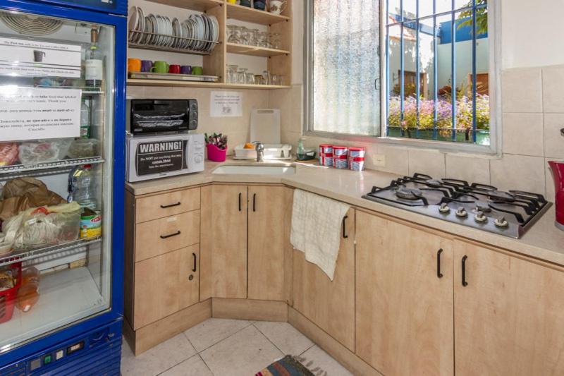 Kitchen, Port Inn Hotel in Haifa
