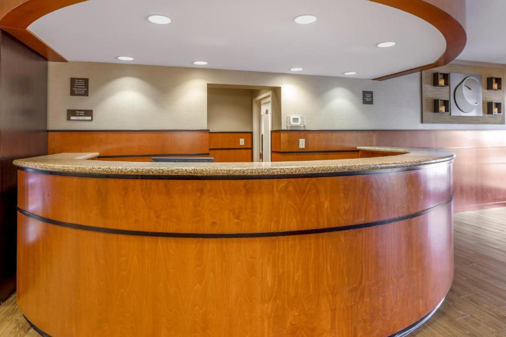 Comfort Suites North Knoxville photo