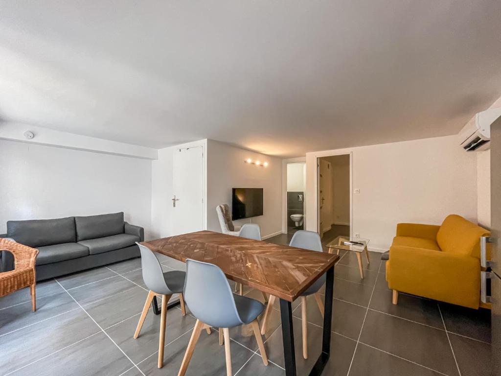T2 tout équipé à 2 min de la plage ménage inclus 1 - 5