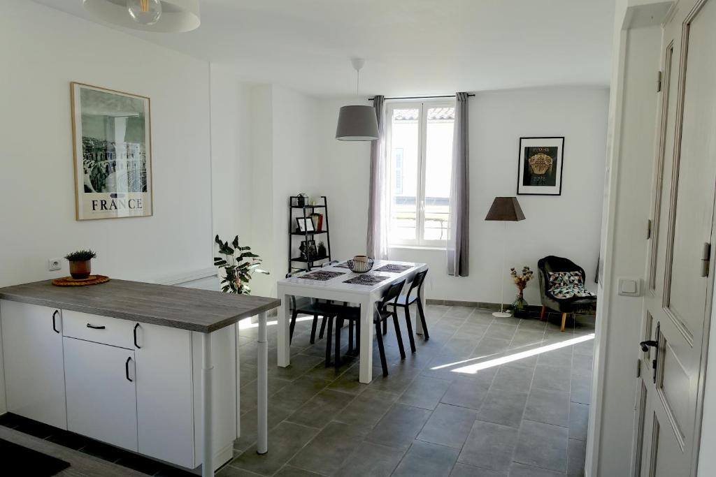 Maison Carrée/Coeur historique de Nîmes - Superbe Appt 55m² - 1