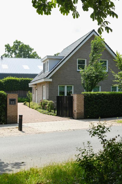 R12 B&B