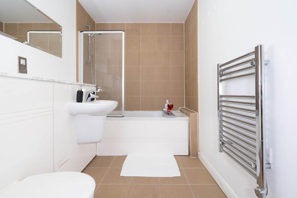 Chic City Centre Apartment Close to Attractions photo