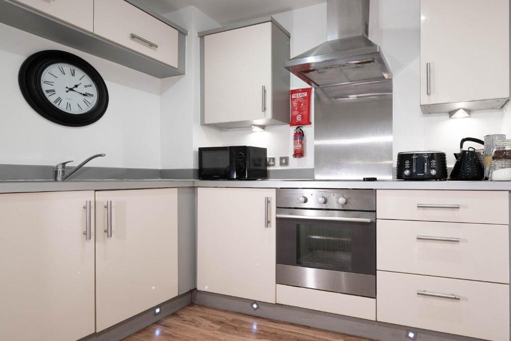 Chic City Centre Apartment Close to Attractions photo