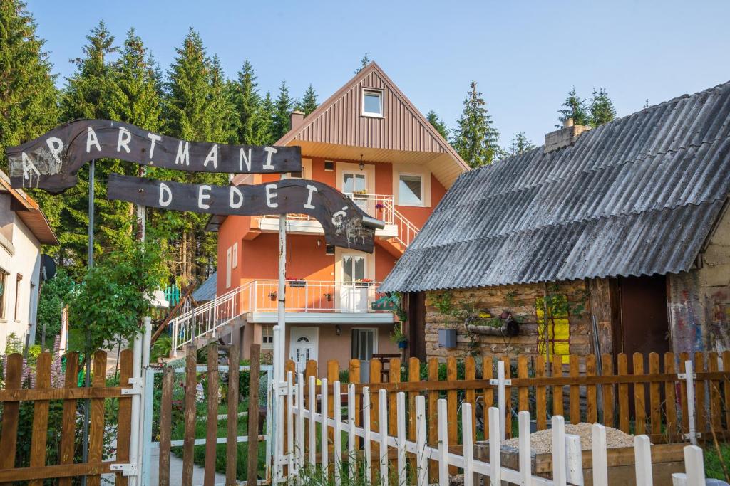 Apartments Dedeic — Hotel in Zabljak