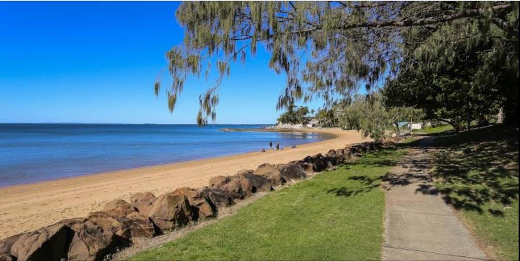 WOODY Pt - AMAZING 1970's SHARE HOUSE BY THE SEA-3 rooms available! photo