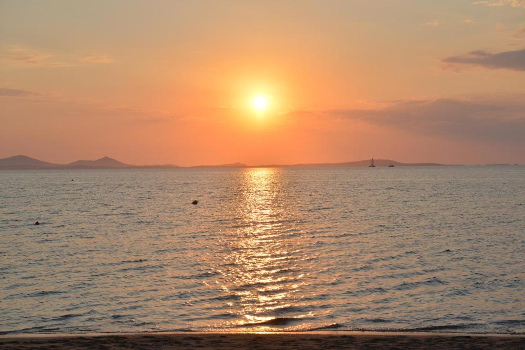 Sunshine — Hotel in Naxos Island