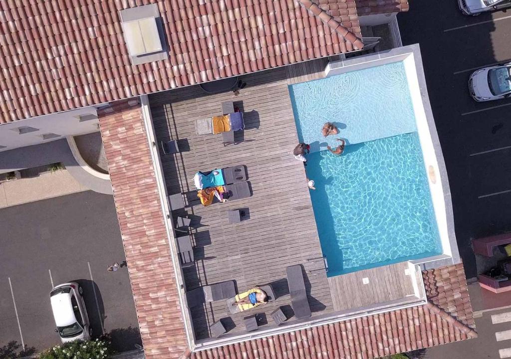 Hotel Grand Cap Rooftop Pool - 3