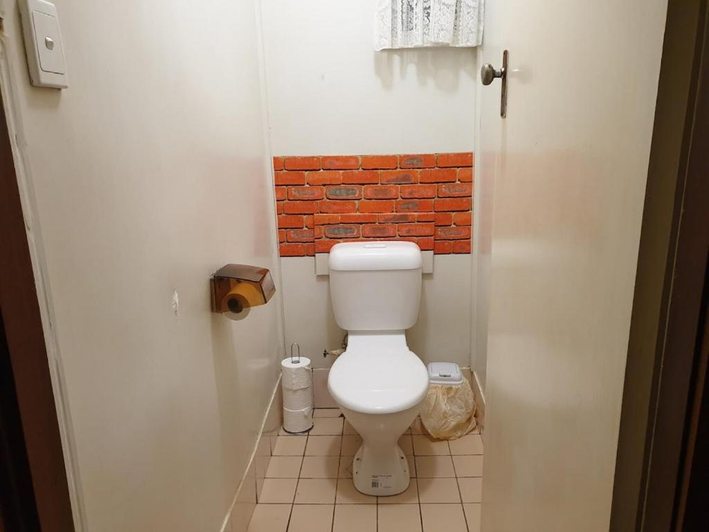 WOODY Pt - AMAZING 1970's SHARE HOUSE BY THE SEA-3 rooms available! photo
