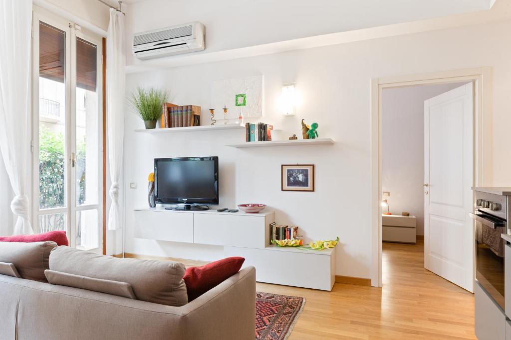 GuestHost - Piazza Oberdan Patio Apartment - 5