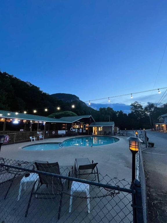 Geneva Hotel & Tiki Bar photo