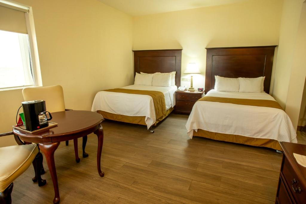 Hotel Plaza Calzada photo