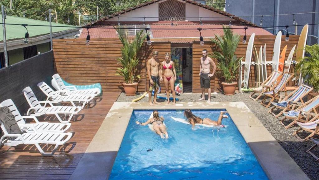 Buena Nota Hostel — Hotel in Jaco