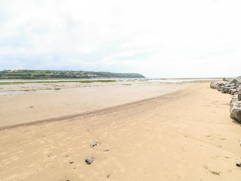 The Beach Shack, Llanstephan photo 7