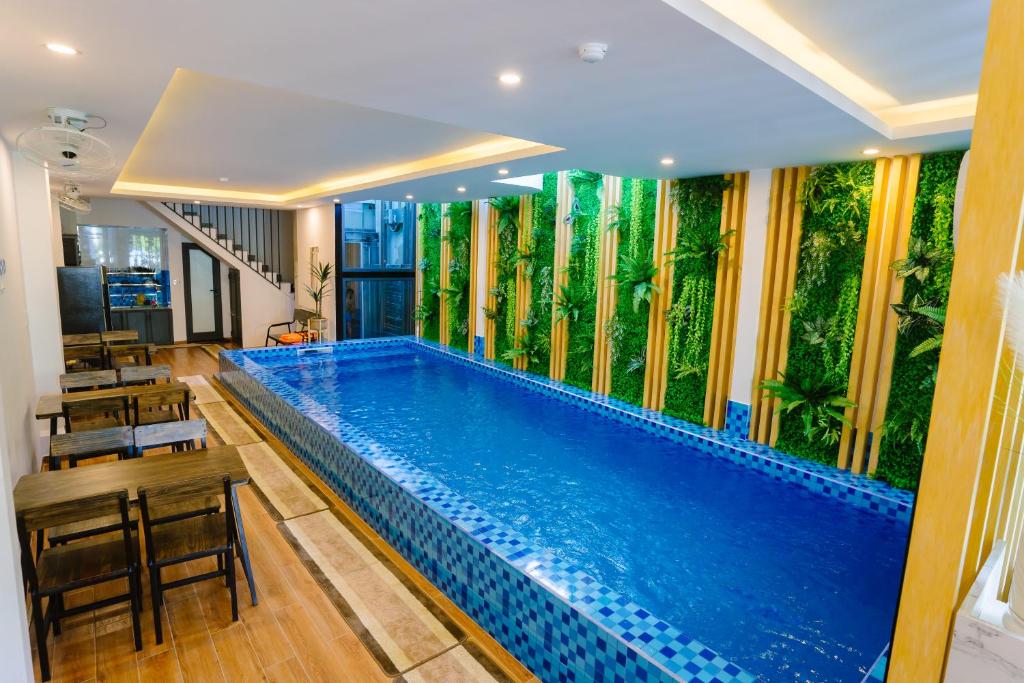 New World Hotel photo