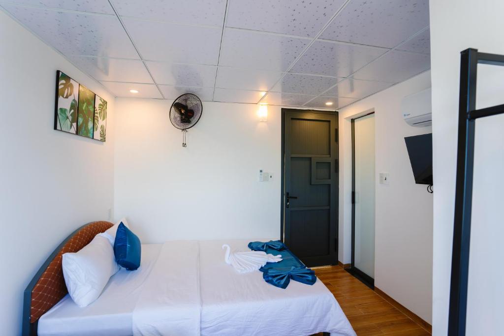 New World Hotel photo